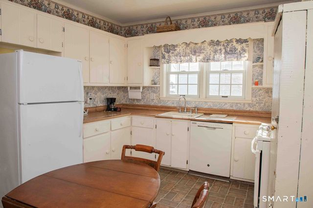 38 Greenwood Street, New Britain, CT 06051