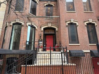 16 W Ontario Street 2, Chicago, IL 60654