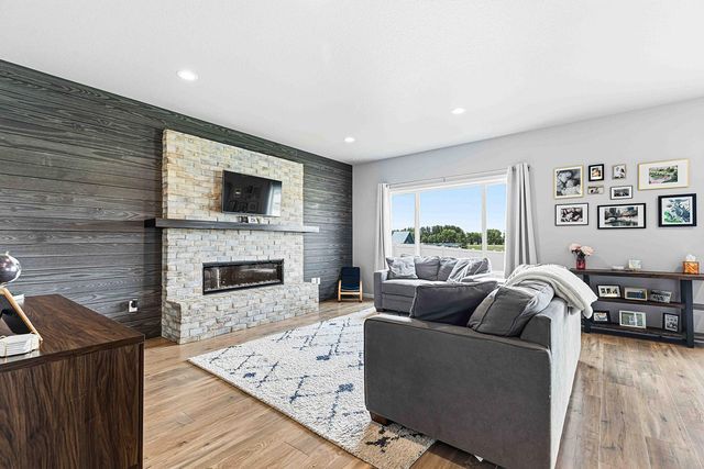 6363 S 54th Avenue S, Fargo, ND 58104
