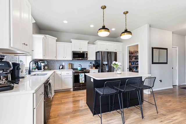 6363 S 54th Avenue S, Fargo, ND 58104