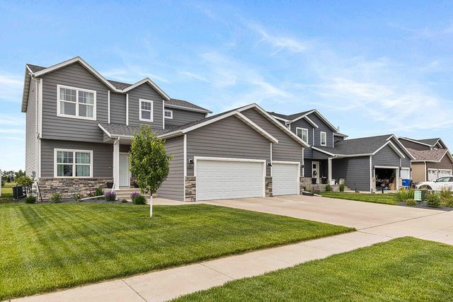 6363 S 54th Avenue S, Fargo, ND 58104