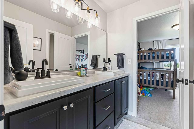 6363 S 54th Avenue S, Fargo, ND 58104