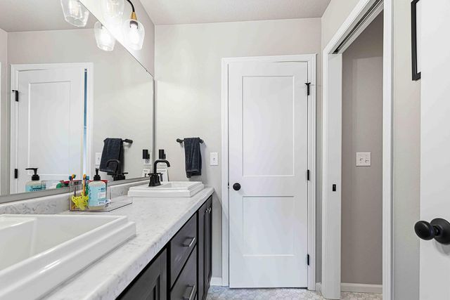 6363 S 54th Avenue S, Fargo, ND 58104