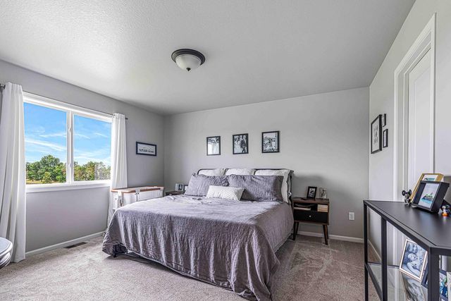6363 S 54th Avenue S, Fargo, ND 58104