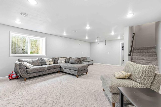 6363 S 54th Avenue S, Fargo, ND 58104