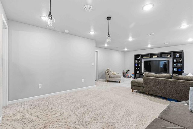 6363 S 54th Avenue S, Fargo, ND 58104