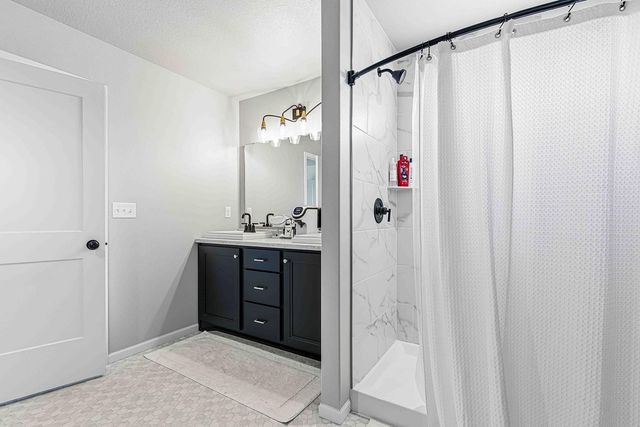 6363 S 54th Avenue S, Fargo, ND 58104