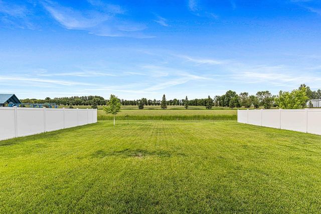 6363 S 54th Avenue S, Fargo, ND 58104
