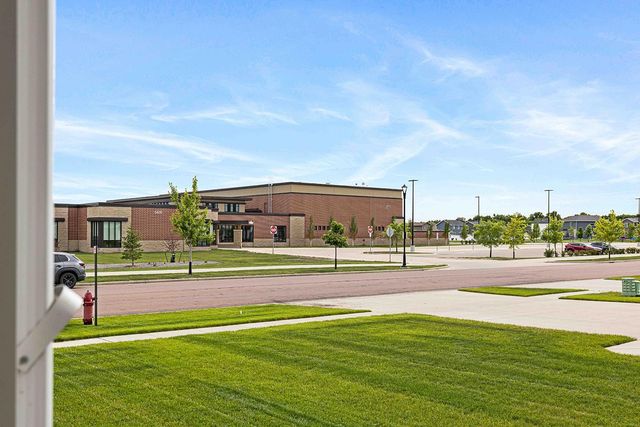 6363 S 54th Avenue S, Fargo, ND 58104