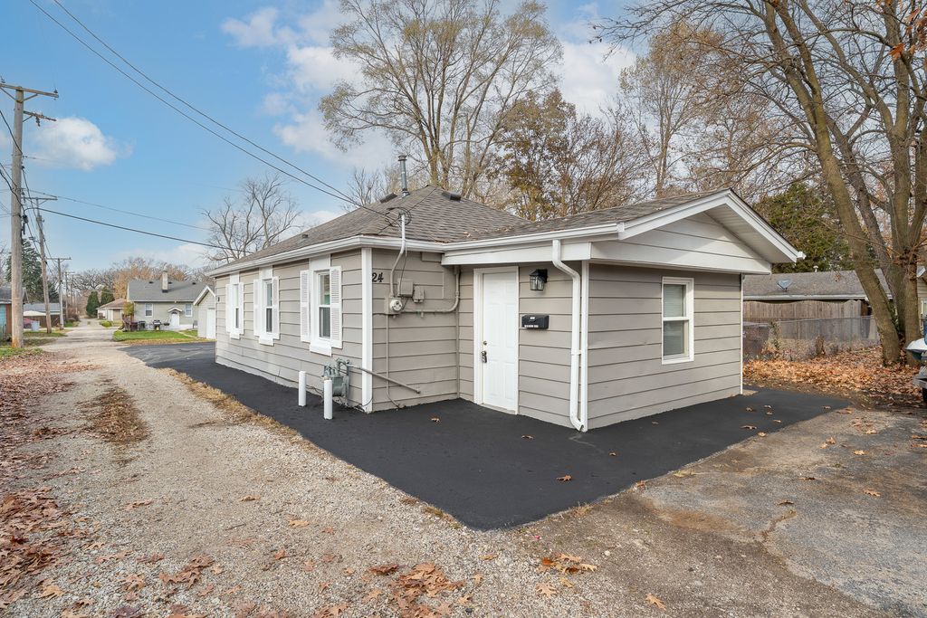 24 NE Circle Drive, Joliet, IL 60433