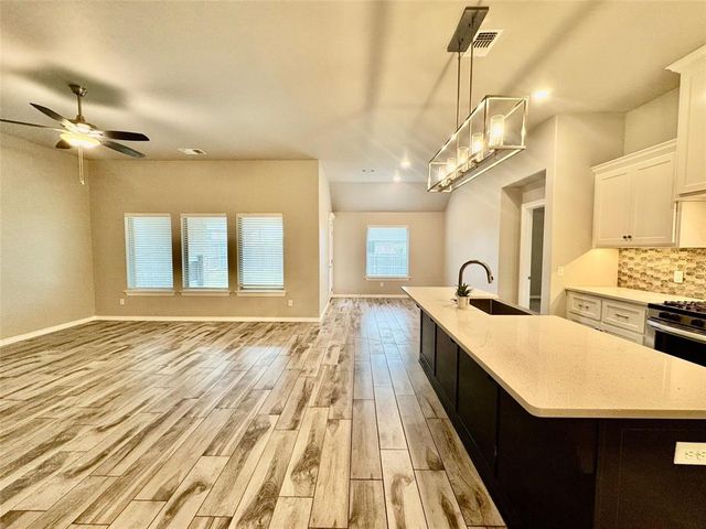 5200 White Gold Avenue, Edmond, OK 73034