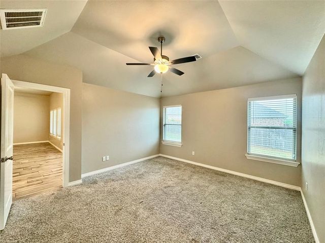 5200 White Gold Avenue, Edmond, OK 73034
