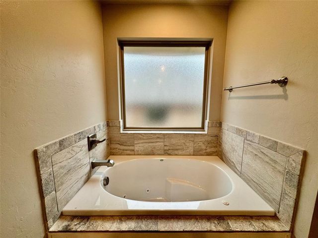 5200 White Gold Avenue, Edmond, OK 73034