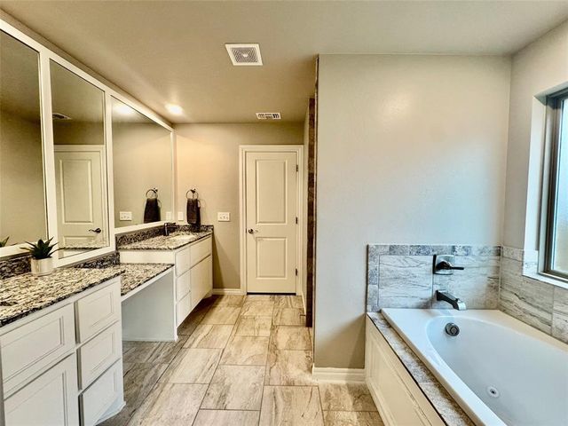 5200 White Gold Avenue, Edmond, OK 73034