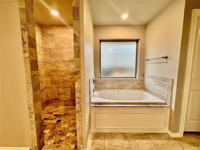 5200 White Gold Avenue, Edmond, OK 73034