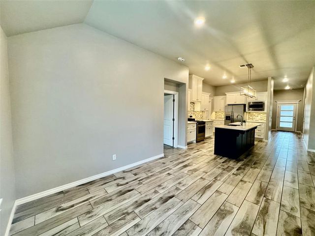 5200 White Gold Avenue, Edmond, OK 73034