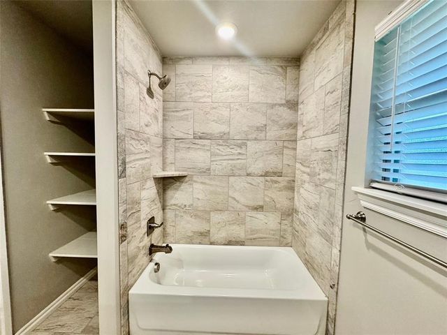 5200 White Gold Avenue, Edmond, OK 73034
