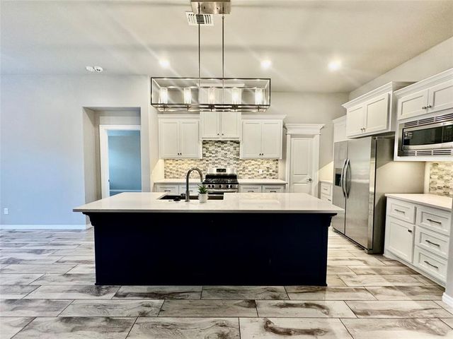 5200 White Gold Avenue, Edmond, OK 73034