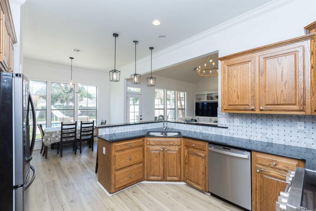 37295 St Marie Ave, Prairieville, LA 70769