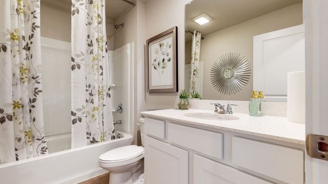 10267 NW 68th Avenue, Johnston, IA 50131