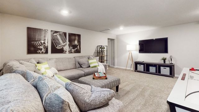 10267 NW 68th Avenue, Johnston, IA 50131