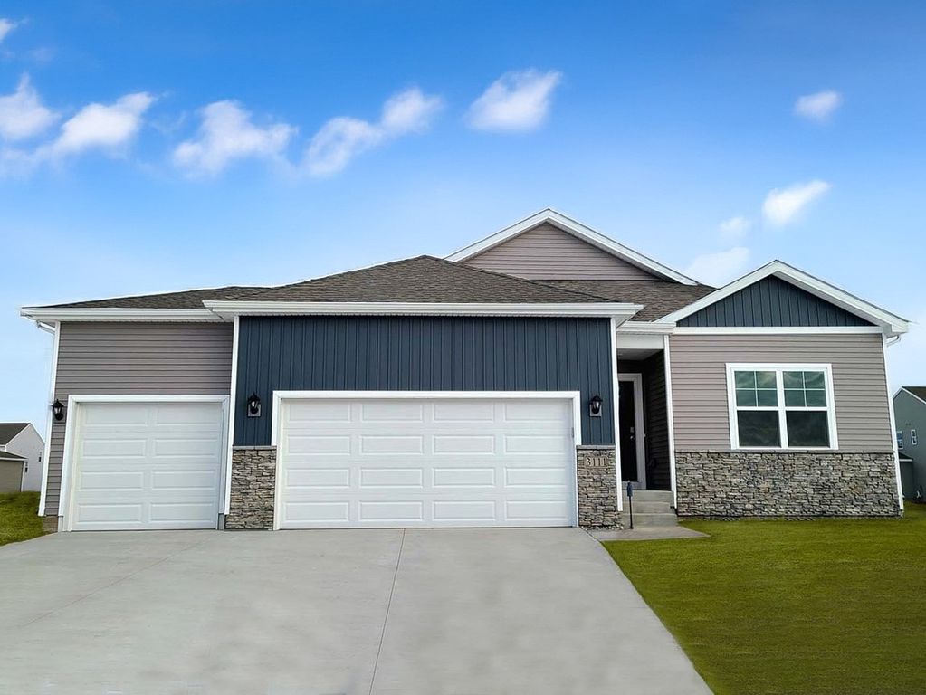 10267 NW 68th Avenue, Johnston, IA 50131