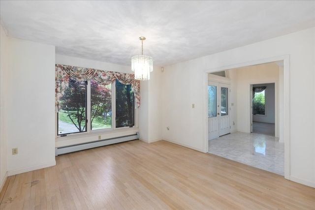 10 Valleyview Farm Rd, Haverhill, MA 01835