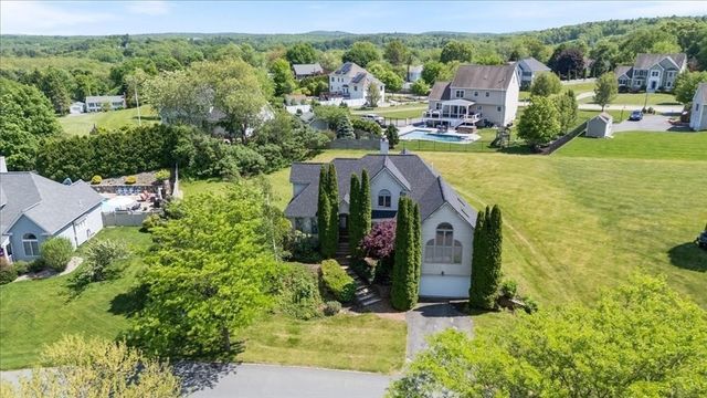 10 Valleyview Farm Rd, Haverhill, MA 01835