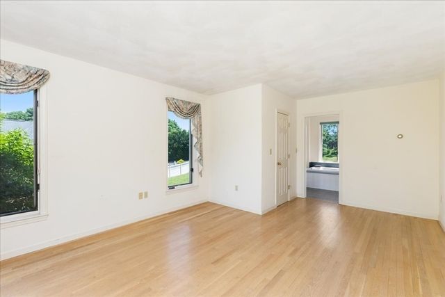 10 Valleyview Farm Rd, Haverhill, MA 01835