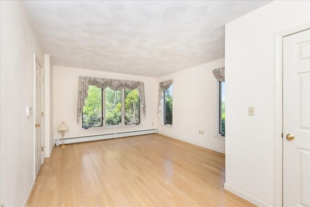 10 Valleyview Farm Rd, Haverhill, MA 01835