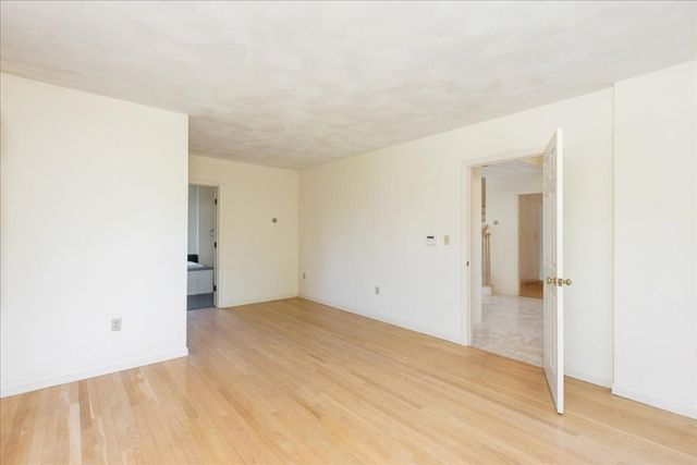 10 Valleyview Farm Rd, Haverhill, MA 01835