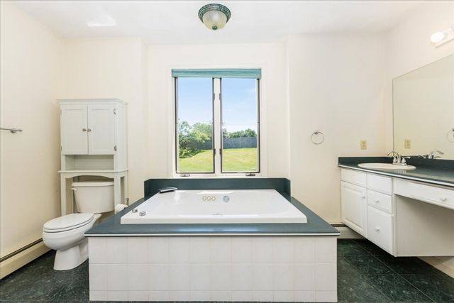 10 Valleyview Farm Rd, Haverhill, MA 01835