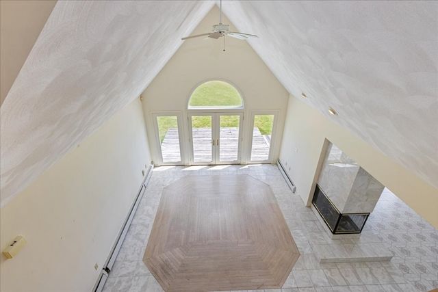 10 Valleyview Farm Rd, Haverhill, MA 01835