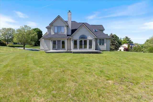 10 Valleyview Farm Rd, Haverhill, MA 01835