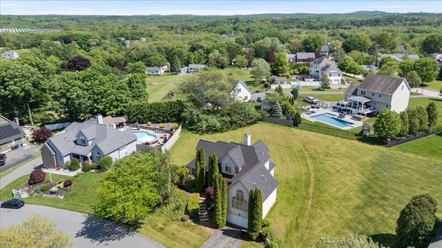 10 Valleyview Farm Rd, Haverhill, MA 01835