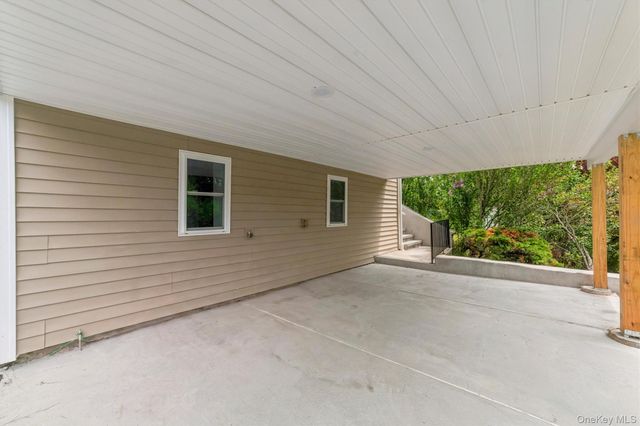 4 Narcissus Drive, Mahopac, NY 10541