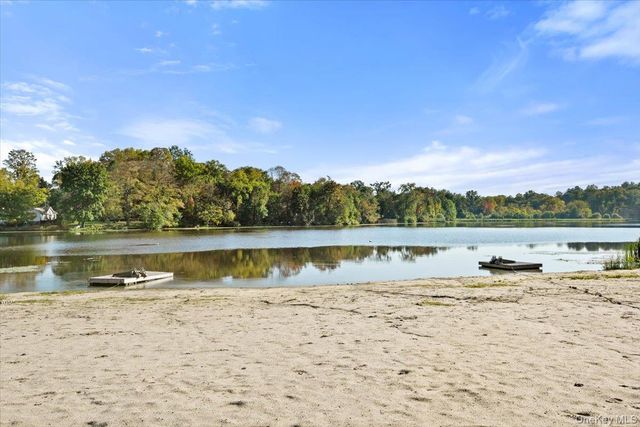 4 Narcissus Drive, Mahopac, NY 10541