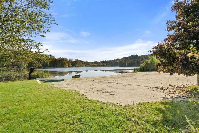 4 Narcissus Drive, Mahopac, NY 10541