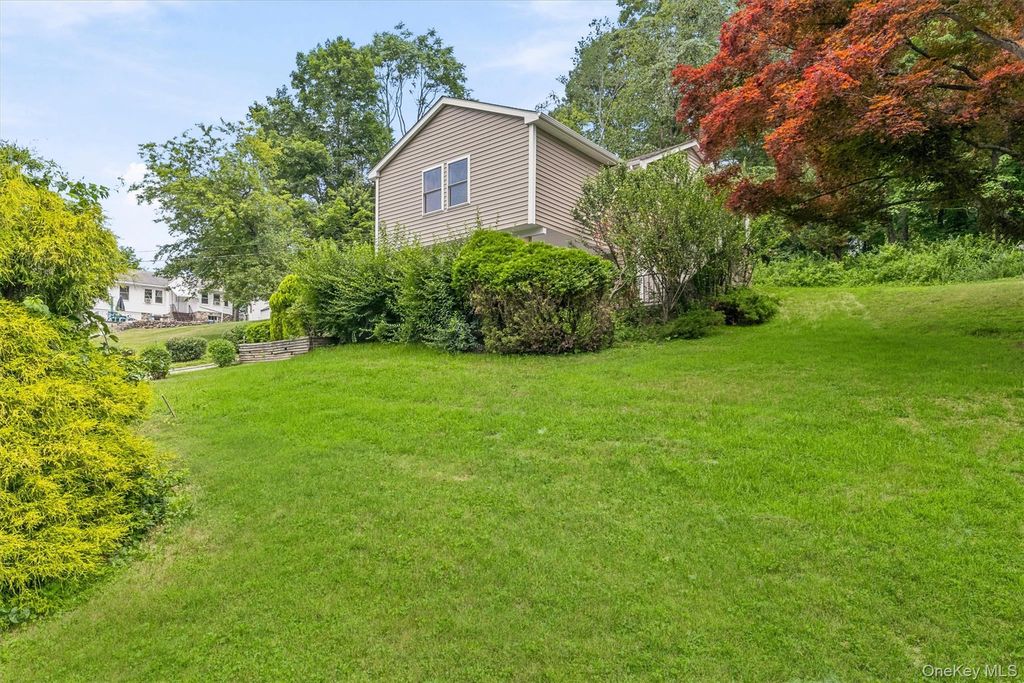 4 Narcissus Drive, Mahopac, NY 10541 — photo 2