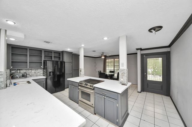 15103 Weil Place, Houston, TX 77060
