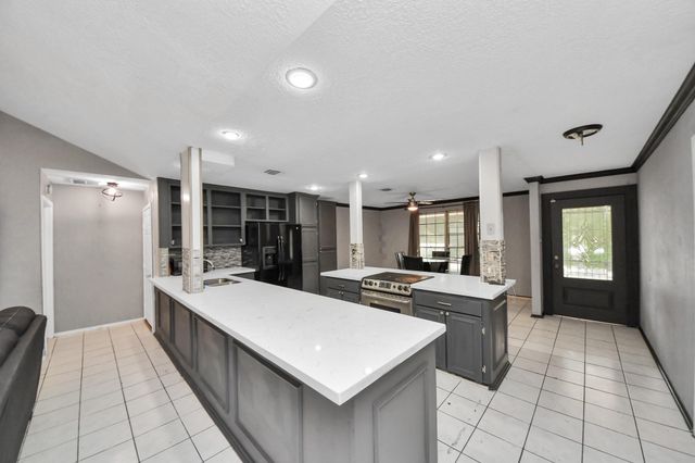 15103 Weil Place, Houston, TX 77060