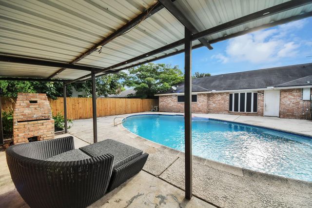 15103 Weil Place, Houston, TX 77060