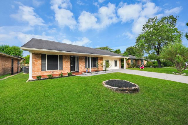15103 Weil Place, Houston, TX 77060