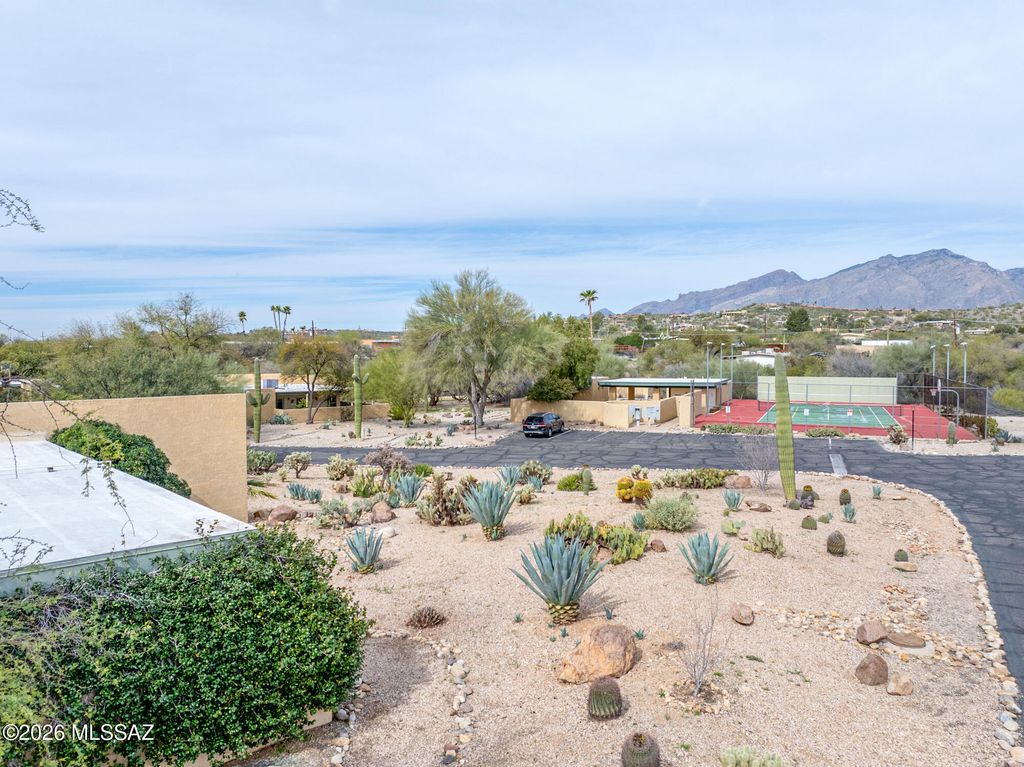 Image 6 of property listing at 6978 E Rivercrest Road, Tucson, AZ 85750