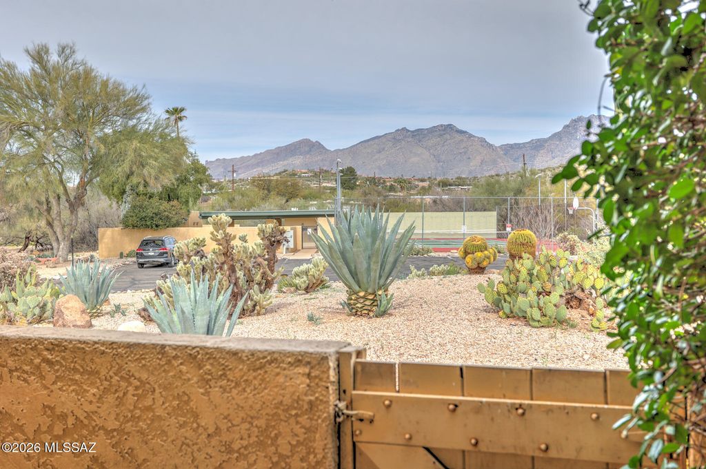 Image 7 of property listing at 6978 E Rivercrest Road, Tucson, AZ 85750