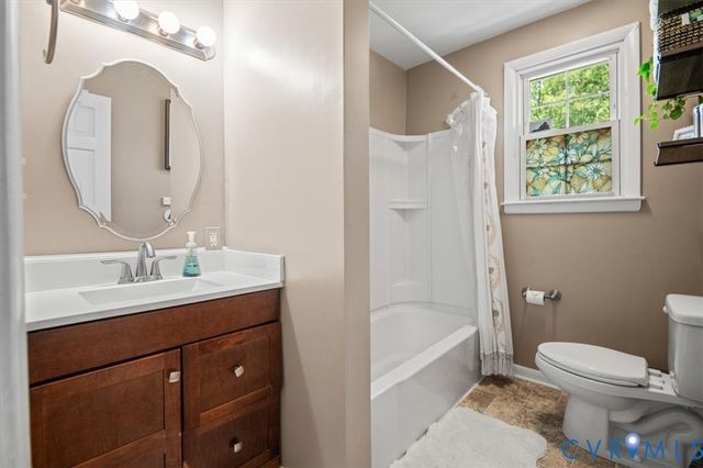 16108 Edgewood Dr, Chester, VA 23831
