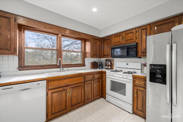 105 Wilson Place, Oswego, IL 60543