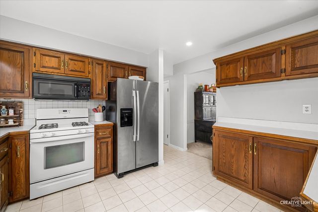 105 Wilson Place, Oswego, IL 60543