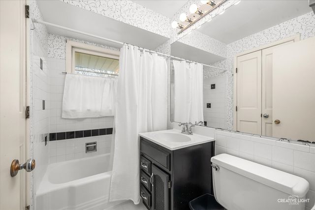 105 Wilson Place, Oswego, IL 60543