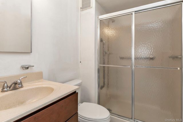 725 Miller Avenue 106, Freeport, NY 11520